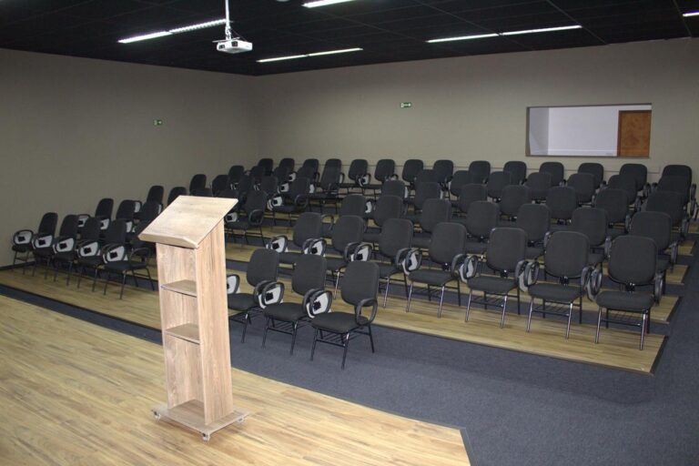 visao geral auditorio com pulpito